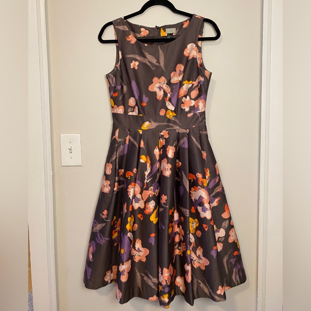 Grey Floral patterned dress, lined, with pockets